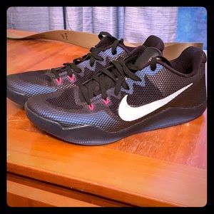 Kobe 11 low. Size 12